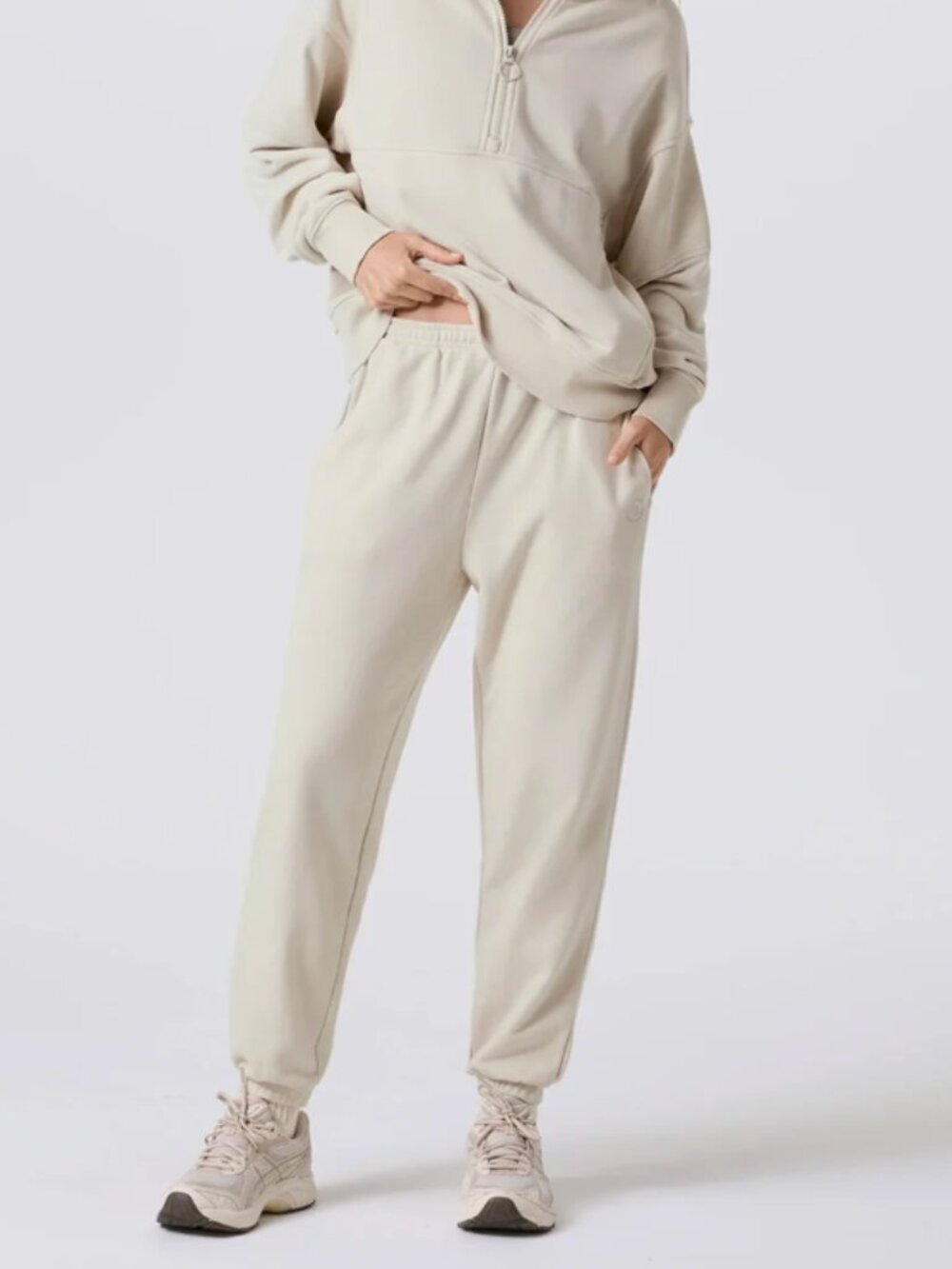 Vuori Jogger Sweatpants Ivory Light Gray Size M Lounge Casual Athleisure